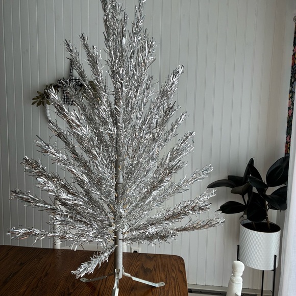 Vintage Aluminum Christmas Tree - Picture 2 of 15